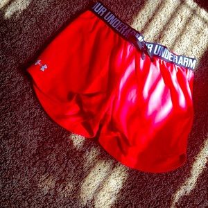 Pink under armer shorts